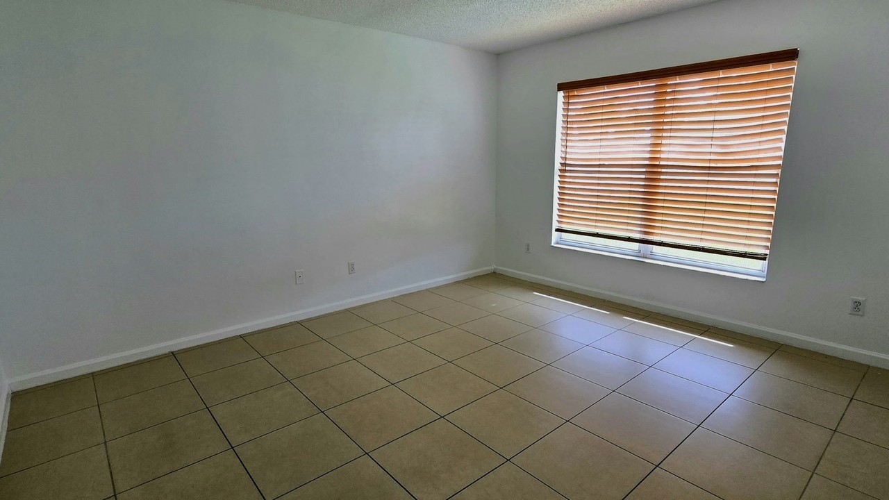 5100 Heatherstone Drive - Photo 7 of 18