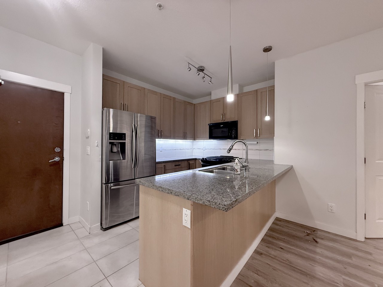 15988 26 Avenue - Photo 2 of 34