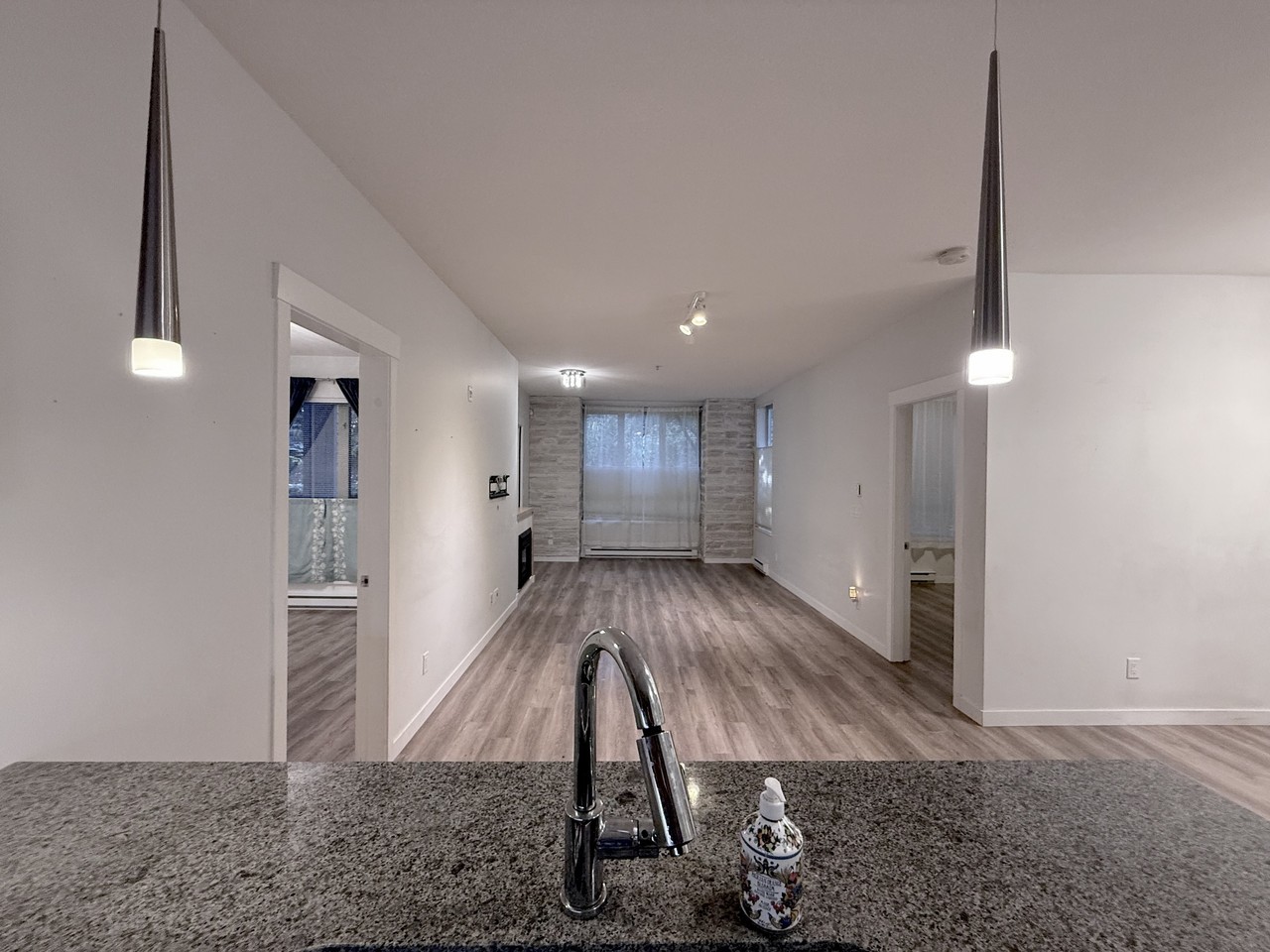 15988 26 Avenue - Photo 4 of 34