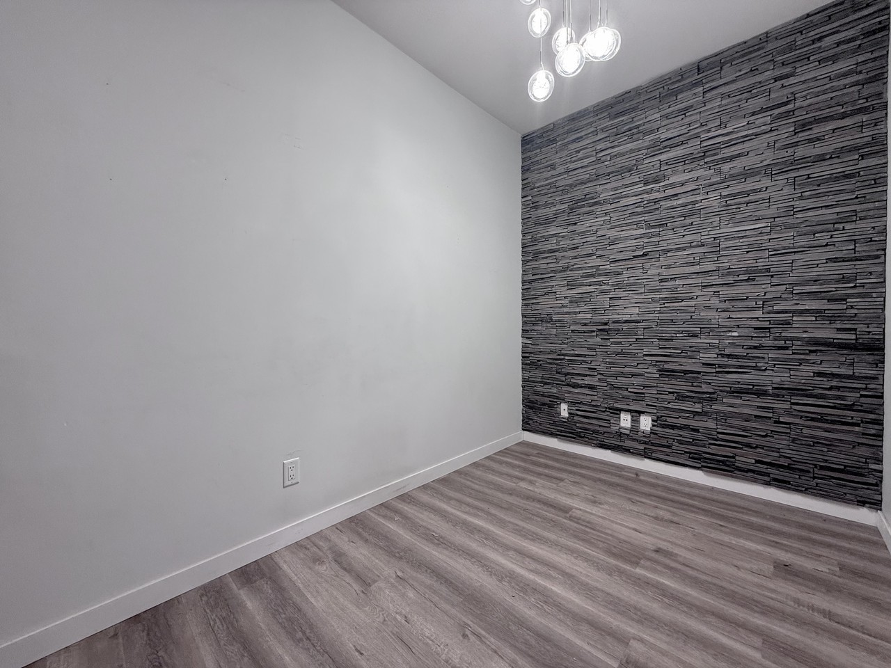 15988 26 Avenue - Photo 6 of 34