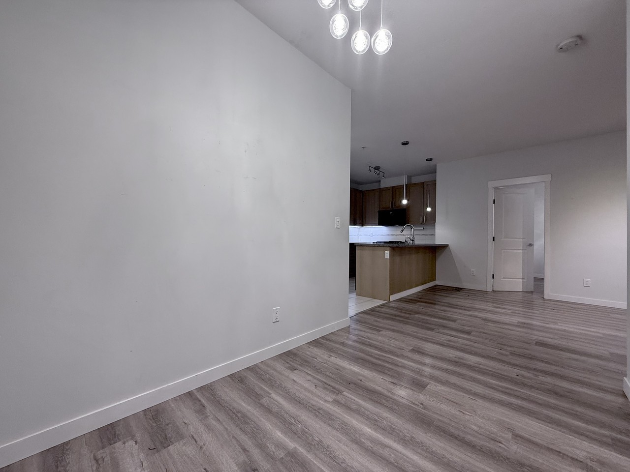 15988 26 Avenue - Photo 7 of 34