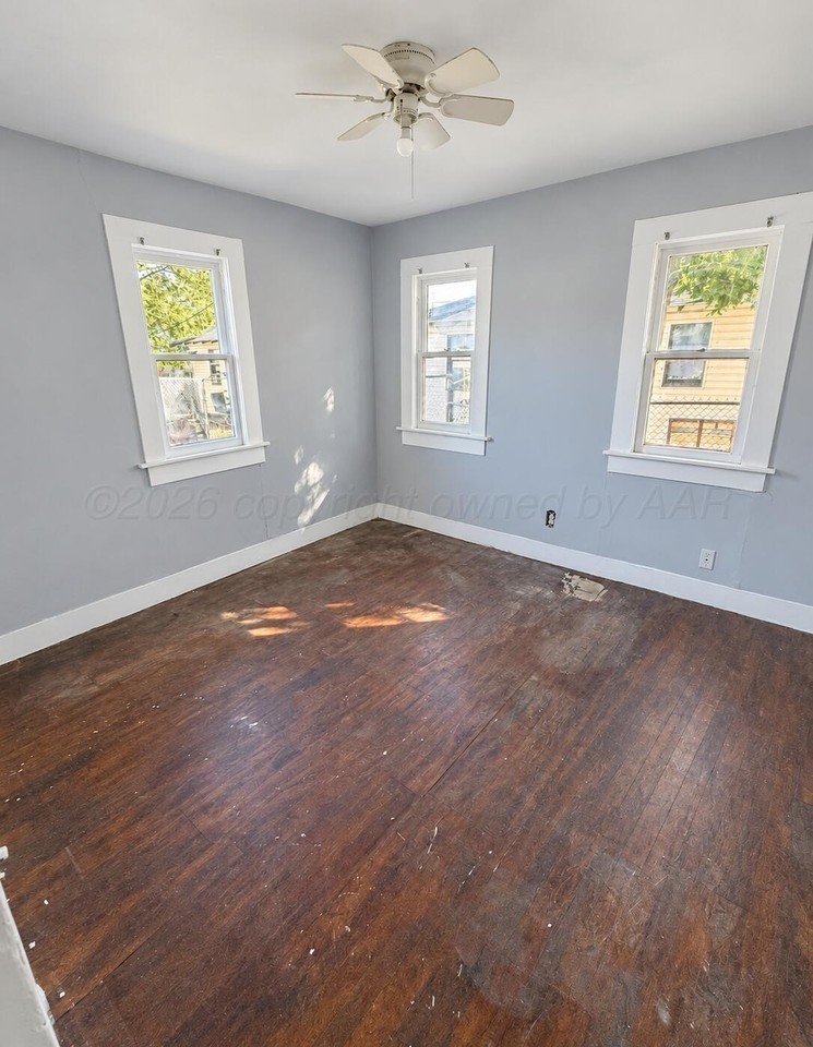 501 S Prospect St - Photo 2 of 5