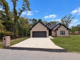 featured image of 16 Hurlford Ln
