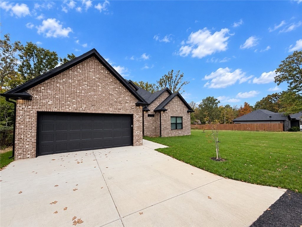 16 Hurlford Ln - Photo 2 of 33