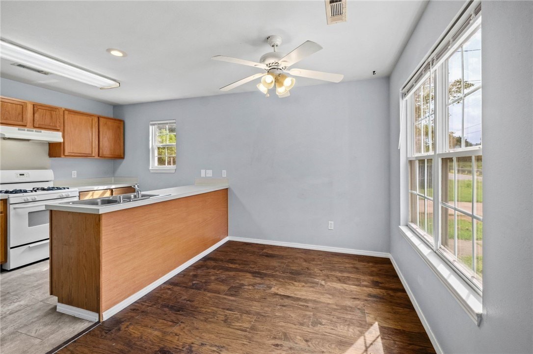 222 E 13th St - Photo 6 of 24