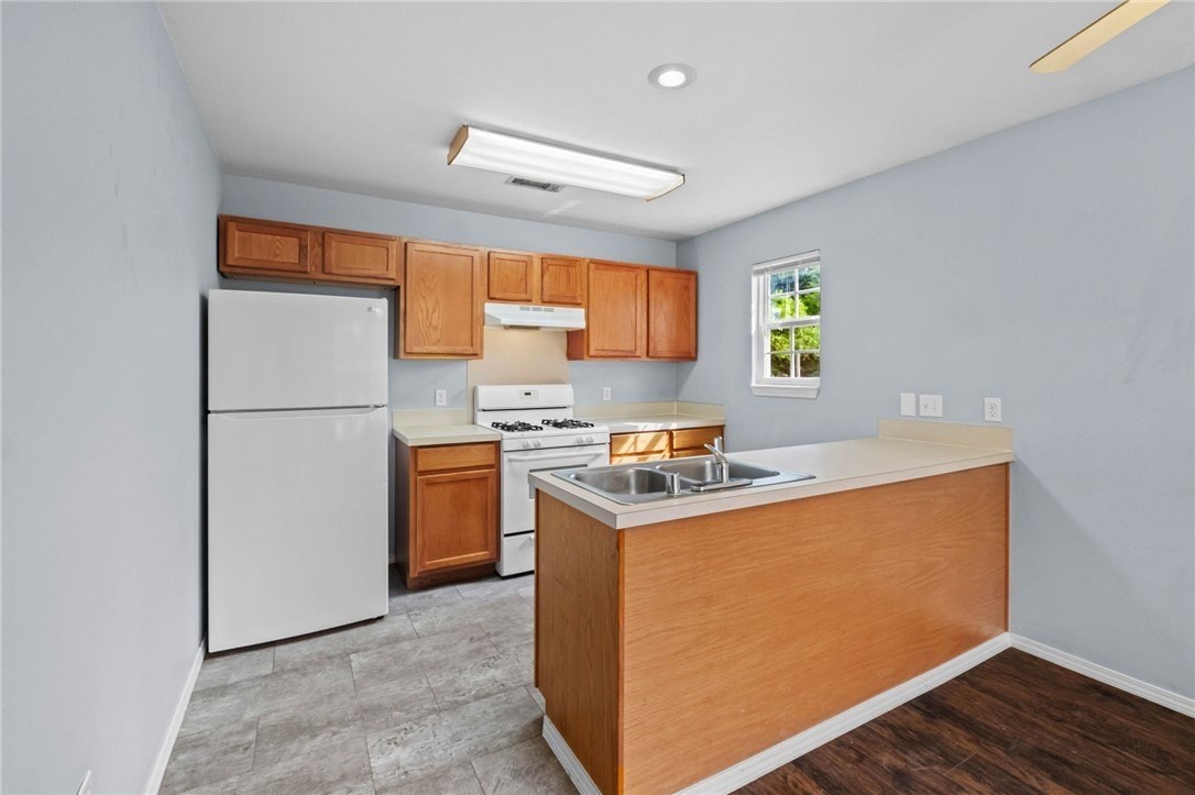 222 E 13th St - Photo 7 of 24