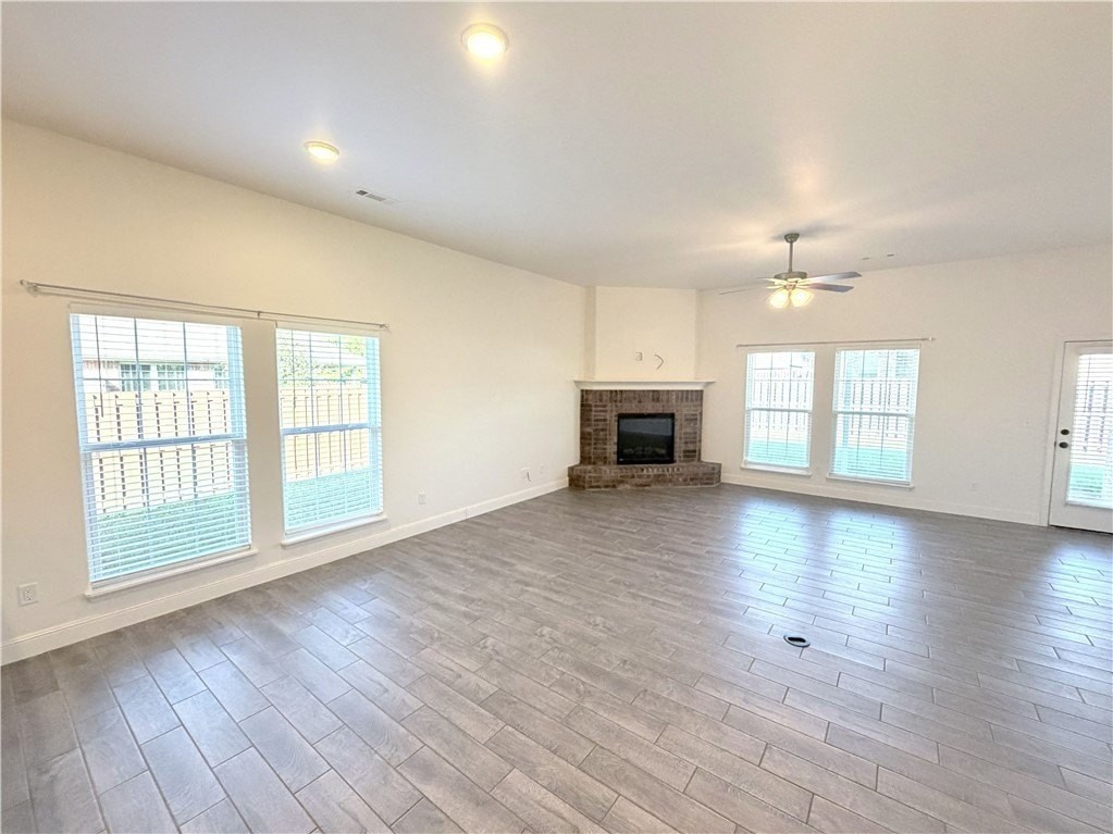 256 Hunt St - Photo 3 of 24