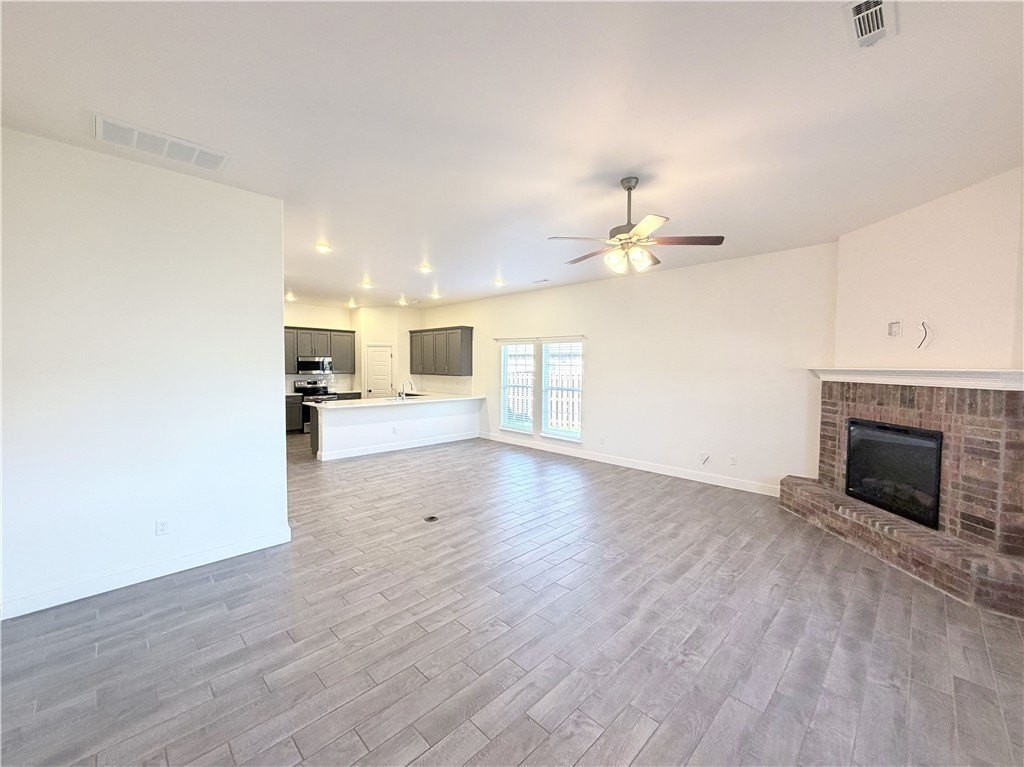 256 Hunt St - Photo 4 of 24