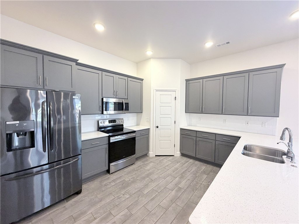 256 Hunt St - Photo 6 of 24