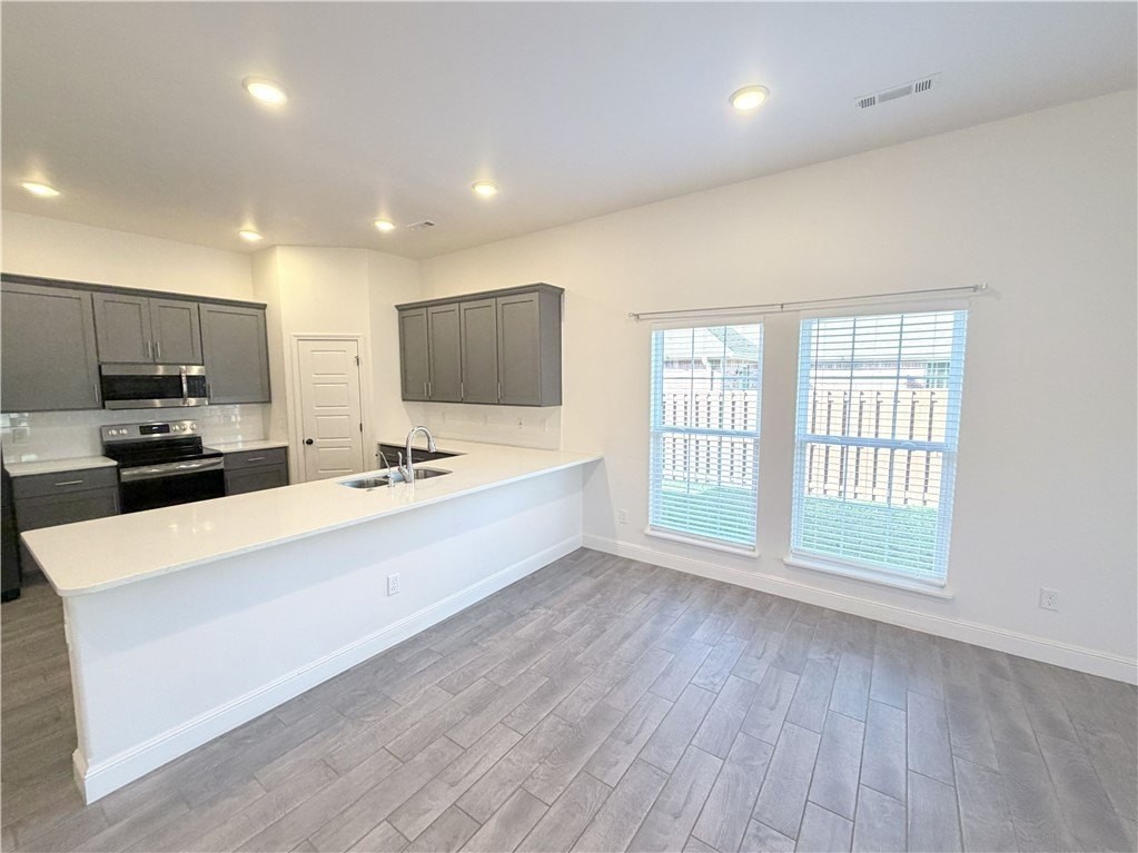 256 Hunt St - Photo 7 of 24