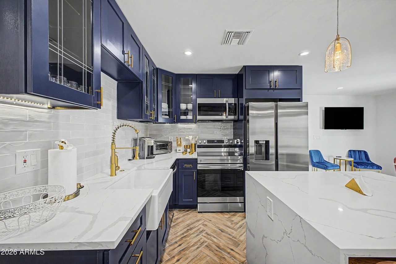 4601 N 73rd St #1 - Photo 4 of 36