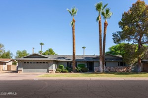 featured image of 332 E Geneva Dr