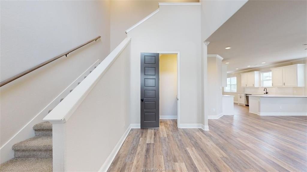 800 Mineral Wells Ln - Photo 2 of 39