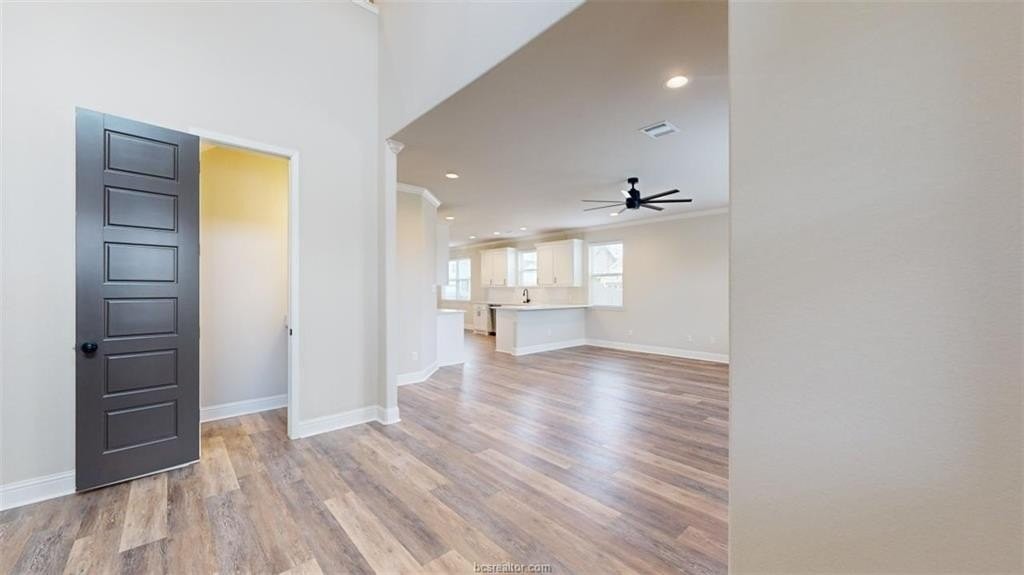 800 Mineral Wells Ln - Photo 3 of 39