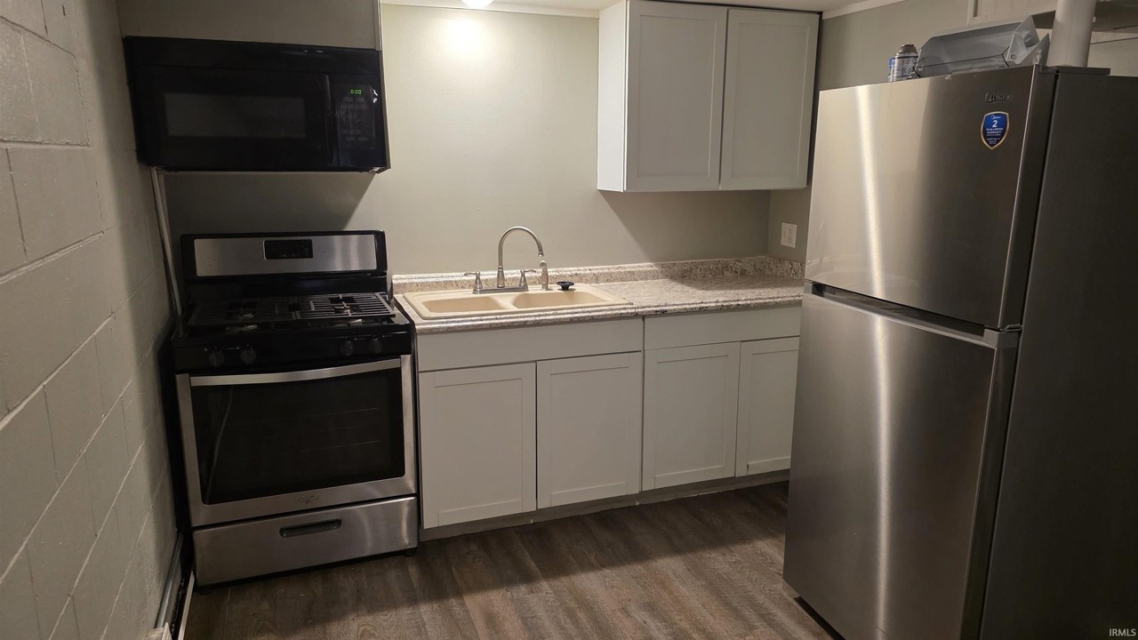 212 S Roosevelt St #2 - Photo 2 of 8