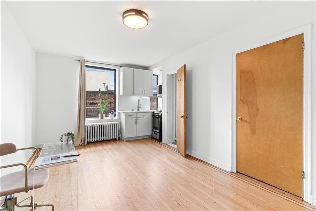 300 8th Ave #4N - Photo 2 of 4