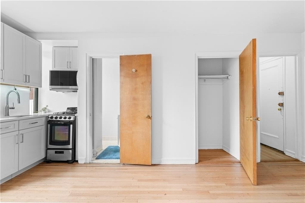 300 8th Ave #4N - Photo 4 of 4