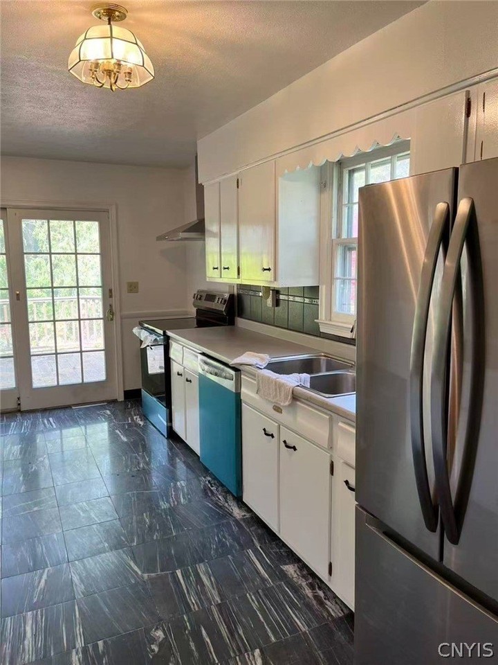 112 Margo Ln - Photo 3 of 9