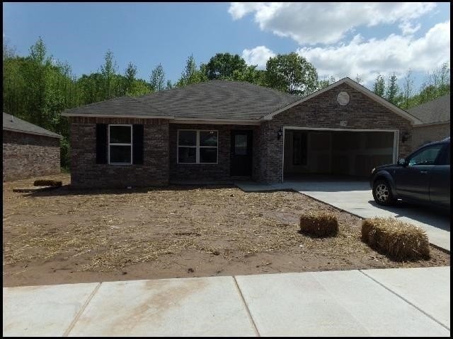 1115 Okeefe Ave - Photo 2 of 18