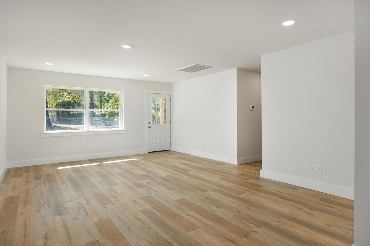 7455 Moses Rd - Photo 4 of 33