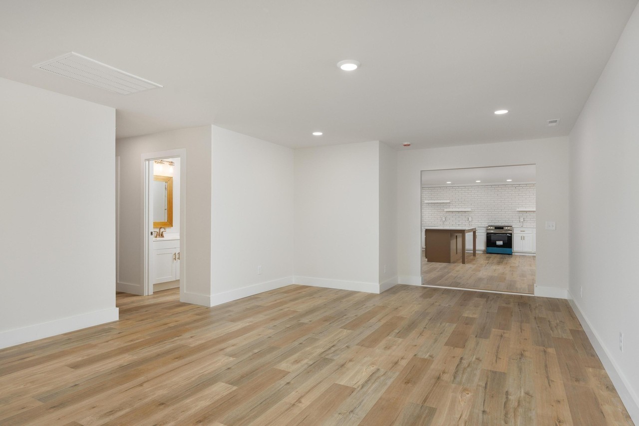 7455 Moses Rd - Photo 5 of 33