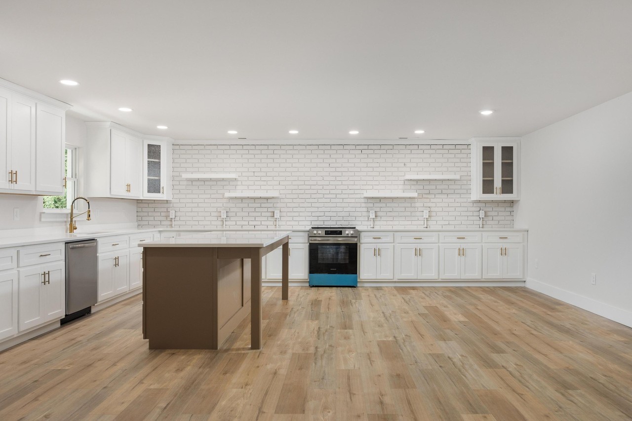 7455 Moses Rd - Photo 6 of 33