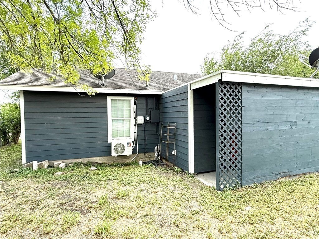127 W Avenue H - Photo 7 of 20
