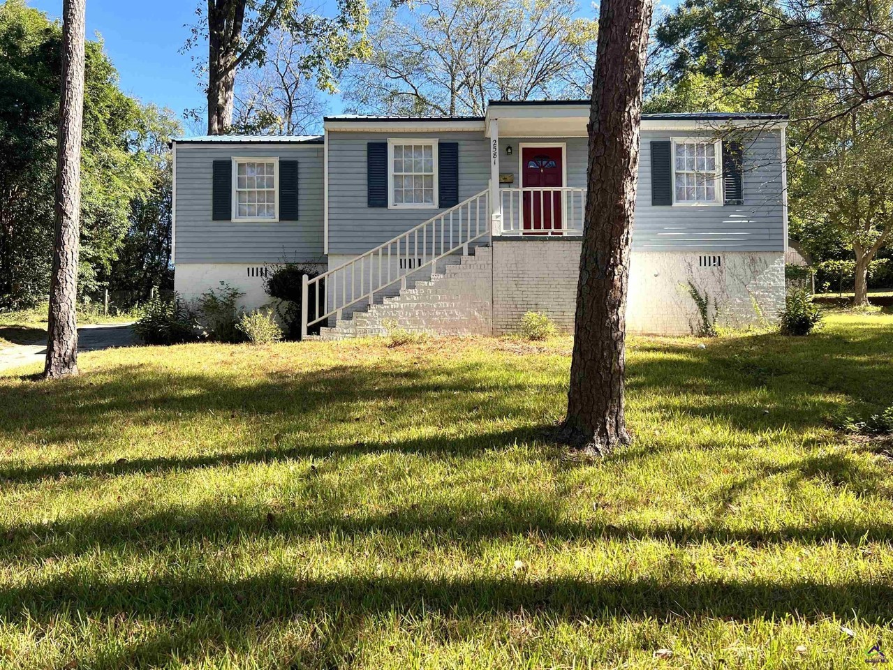 2581 Old Holton Rd - Photo 2 of 35