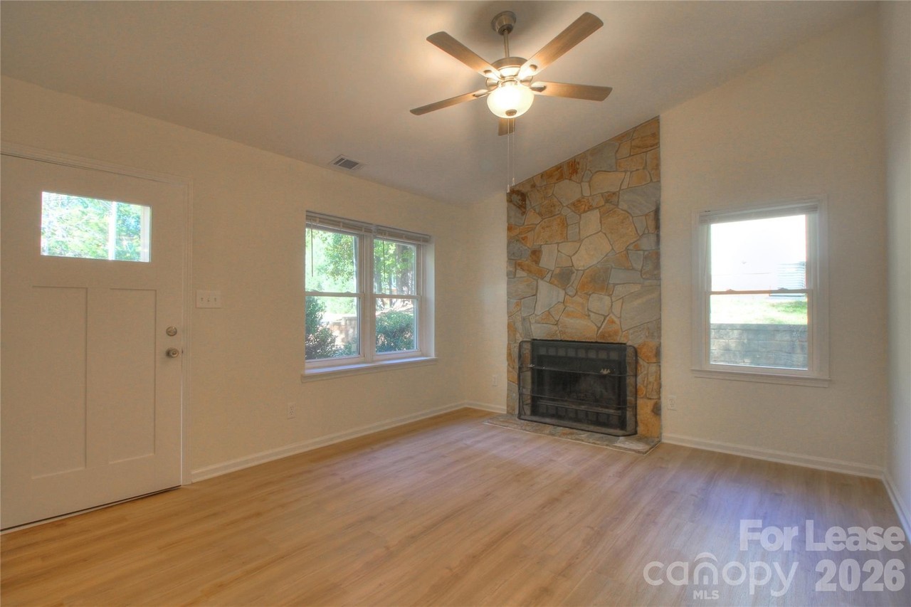 623 Olin Dr - Photo 2 of 20
