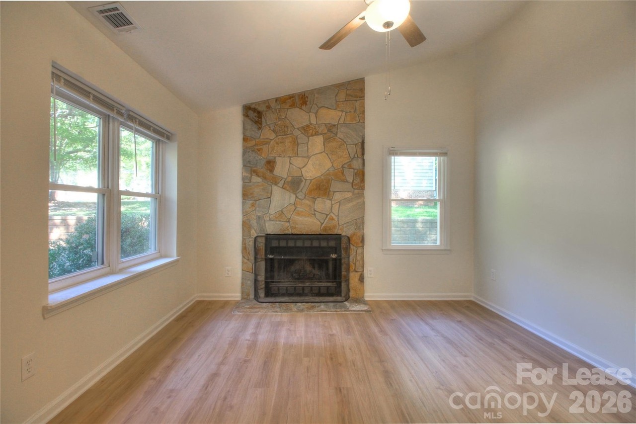623 Olin Dr - Photo 4 of 20