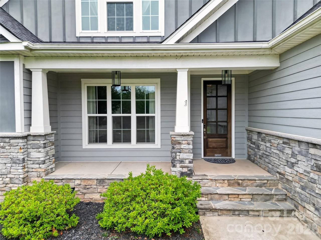 137 Trelawn St - Photo 4 of 39