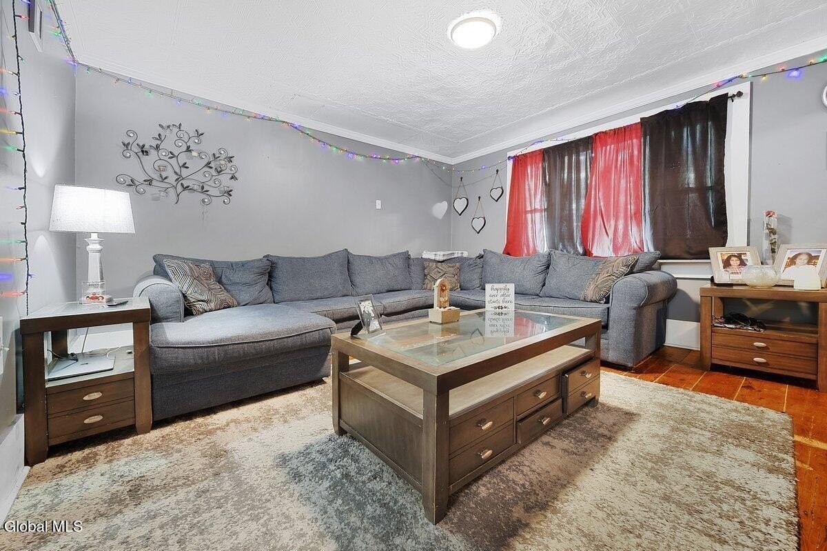 3064 6th Ave - Photo 3 of 19