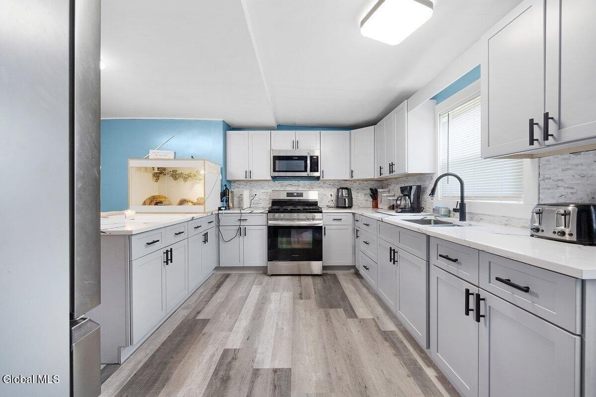3064 6th Ave - Photo 7 of 19