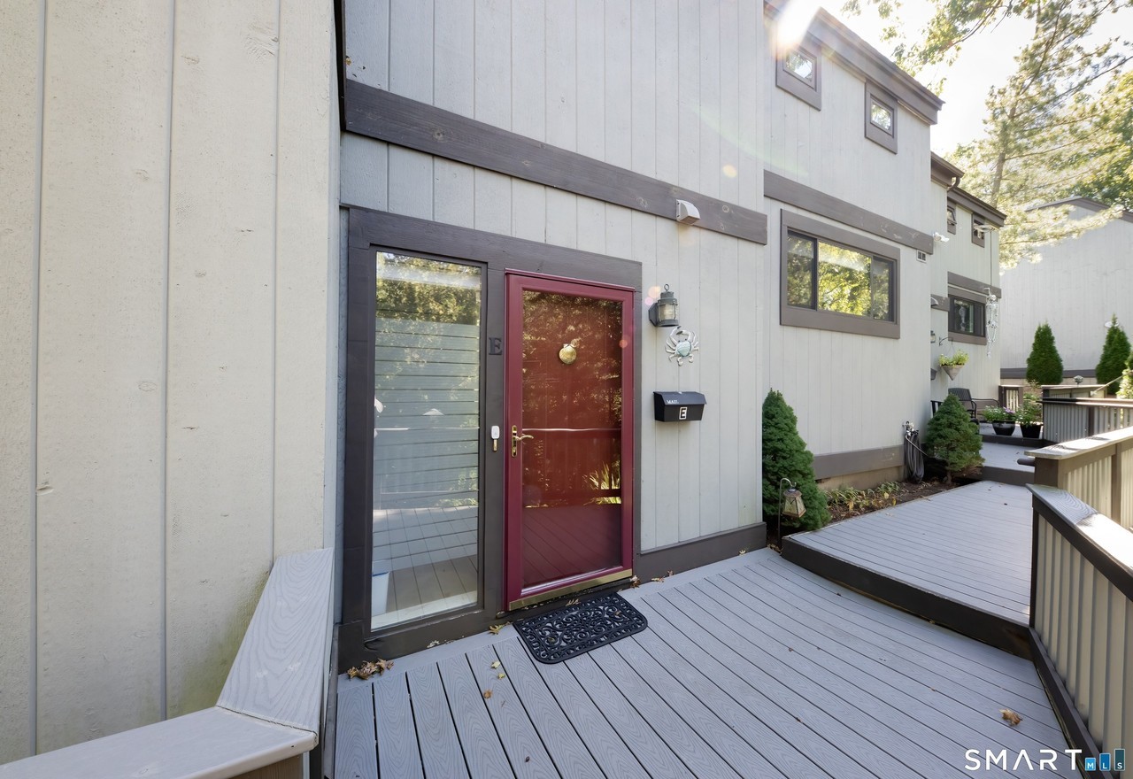 12 Harbour Vlg #E - Photo 4 of 32