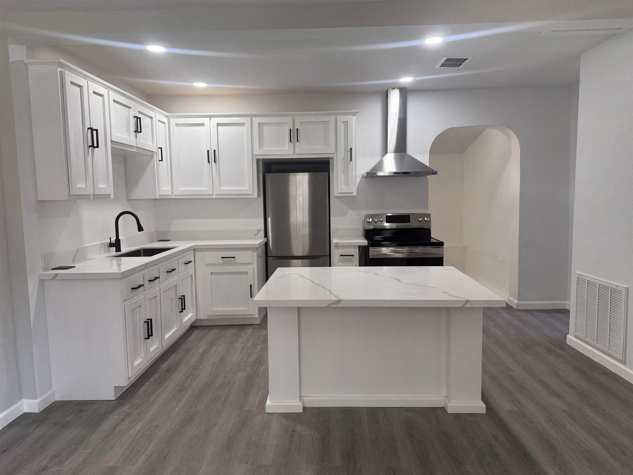 101 W Nicholson St - Photo 5 of 17