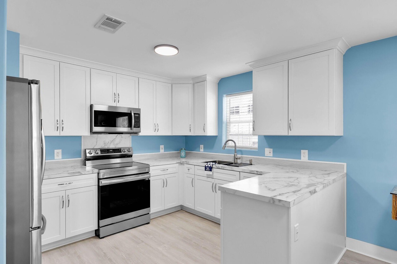 802 Madrid Rd - Photo 2 of 11