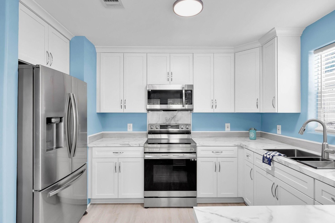 802 Madrid Rd - Photo 3 of 11