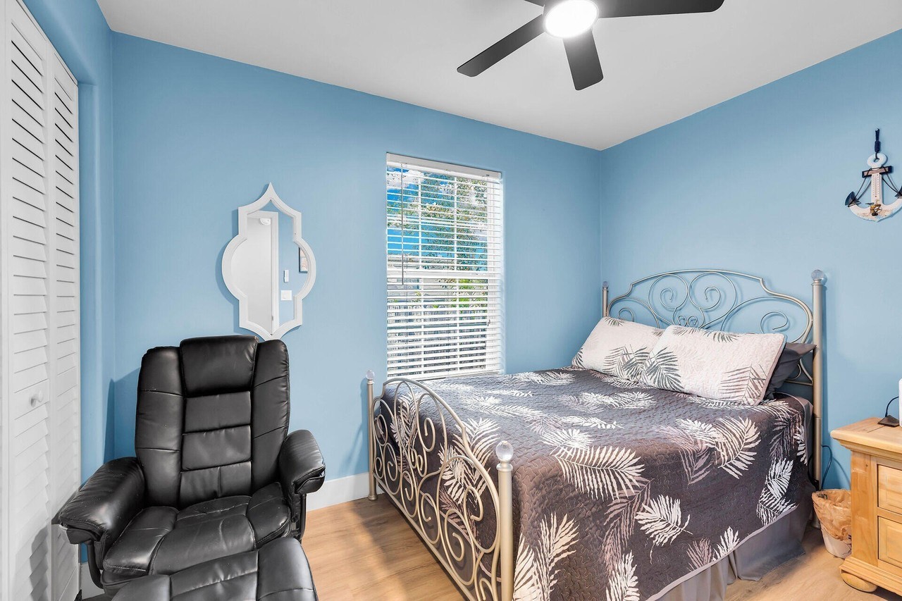 802 Madrid Rd - Photo 4 of 11