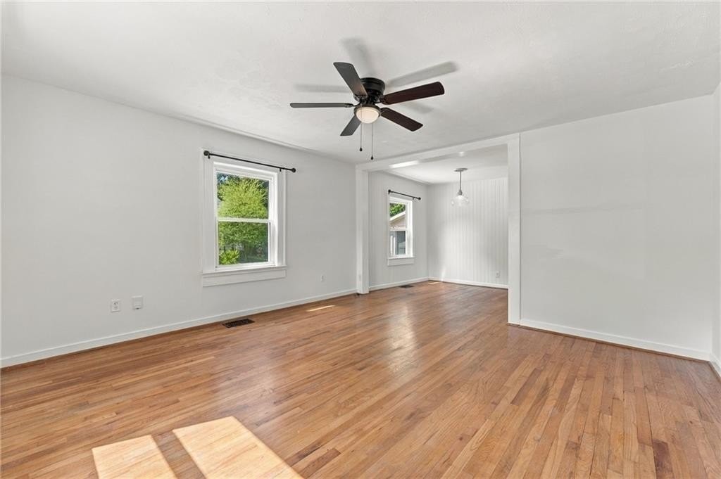 1666 May Ave Se - Photo 5 of 44