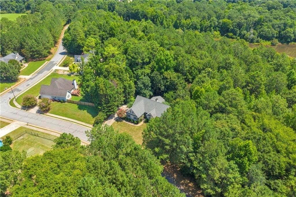 905 Daisy Ln - Photo 3 of 35