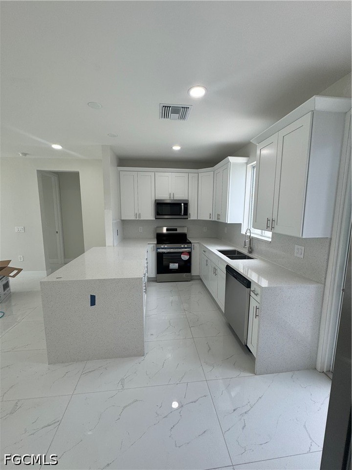 55 Colin Ave S - Photo 5 of 17