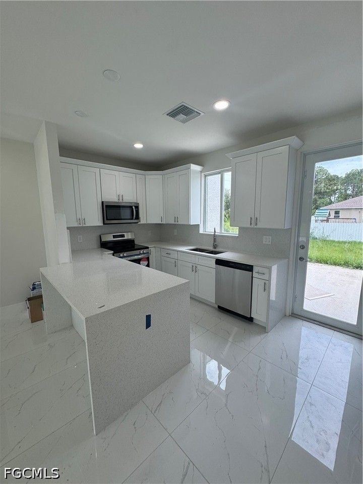 55 Colin Ave S - Photo 6 of 17