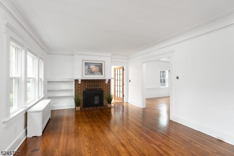 240 Park St - Photo 7 of 32