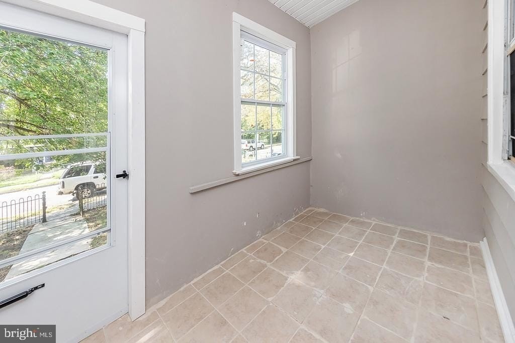108 Eighth St - Photo 4 of 20