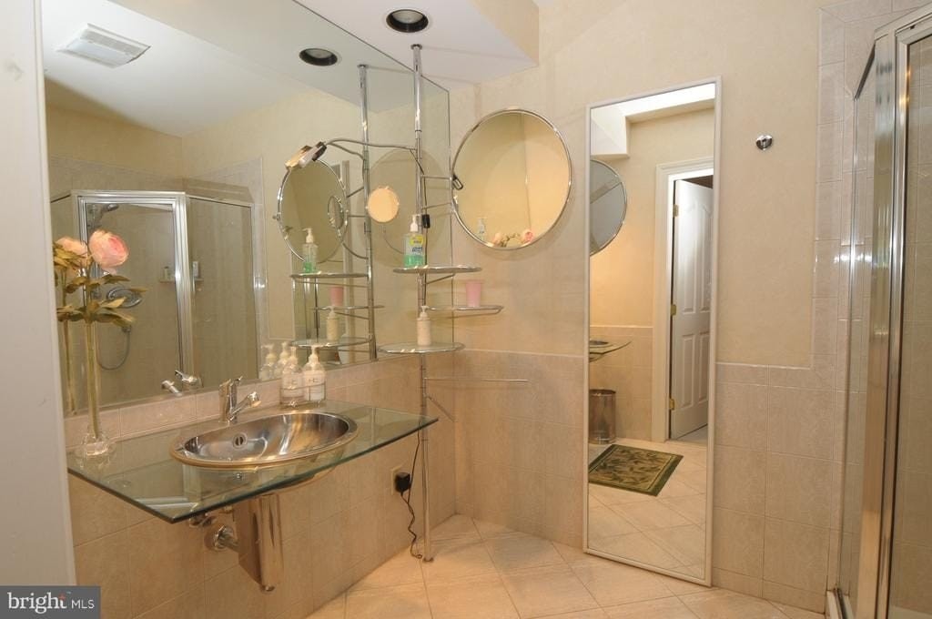 738 Canterbury Ln - Photo 6 of 43