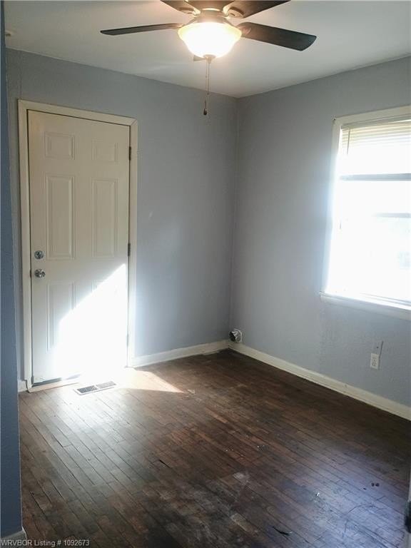 414 Poplar St - Photo 5 of 11