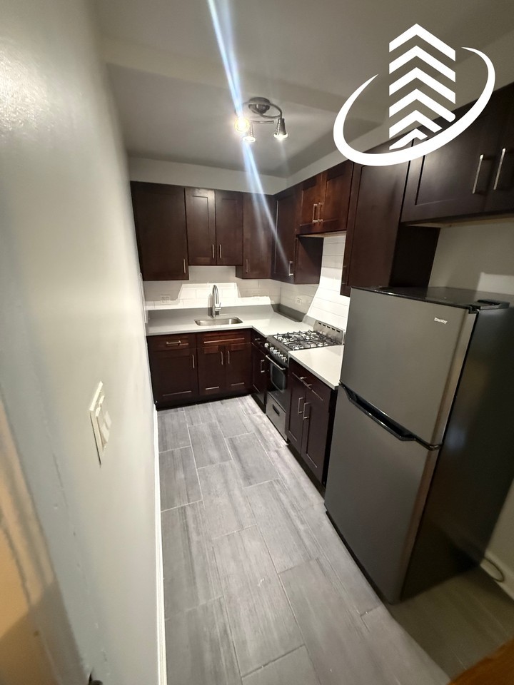 422 W Melrose St #422-810 - Photo 2 of 17