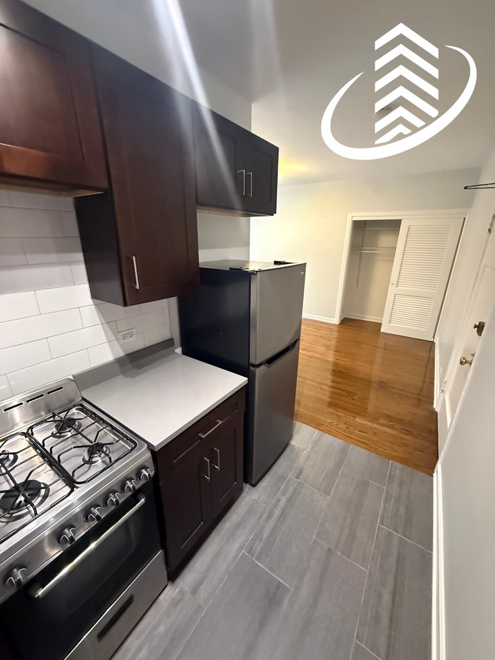 422 W Melrose St #422-810 - Photo 3 of 17