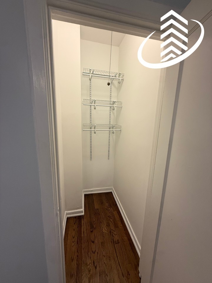 422 W Melrose St #422-810 - Photo 7 of 17