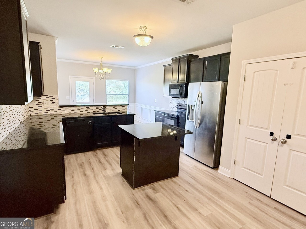 116 Leland Ln - Photo 4 of 16